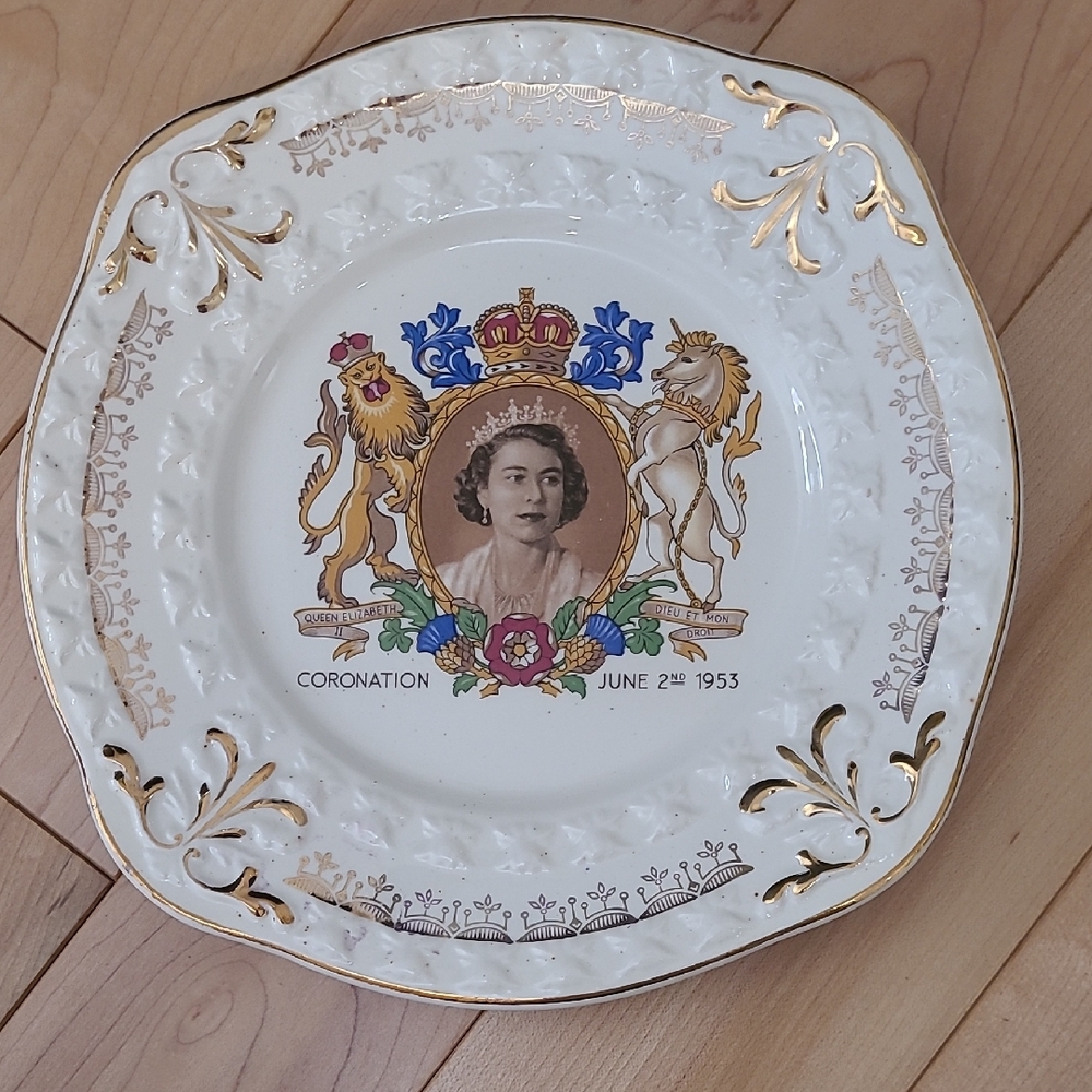 Vintage Queen Elizabeth II Coronation 1953 Commemorative Plate with Gold Accents